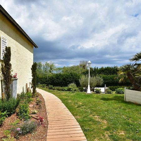 Superb Holiday Home Near The Beach Quineville Luaran gambar